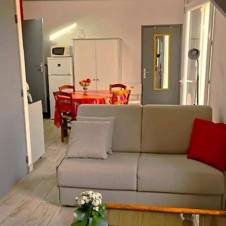 Villa De L'ouvroir Léon