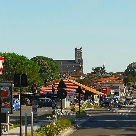 De L'ouvroir Villa *