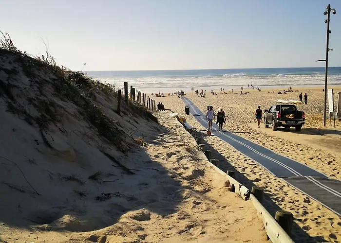 De L'ouvroir 빌라 Léon